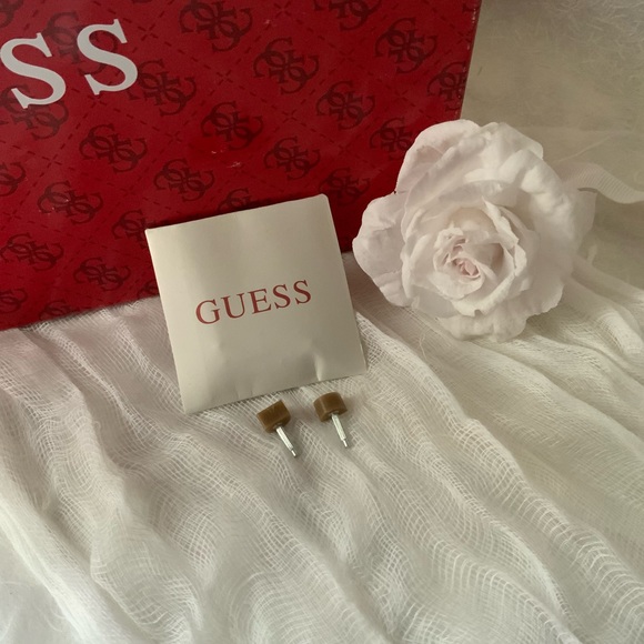 Women’s Red Patent shoes. - Picture 3 of 3